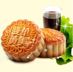 春去秋來收獲日， 金秋團(tuán)圓月，華美月餅香。待到月圓中秋夜， 歸故里，見爹娘。