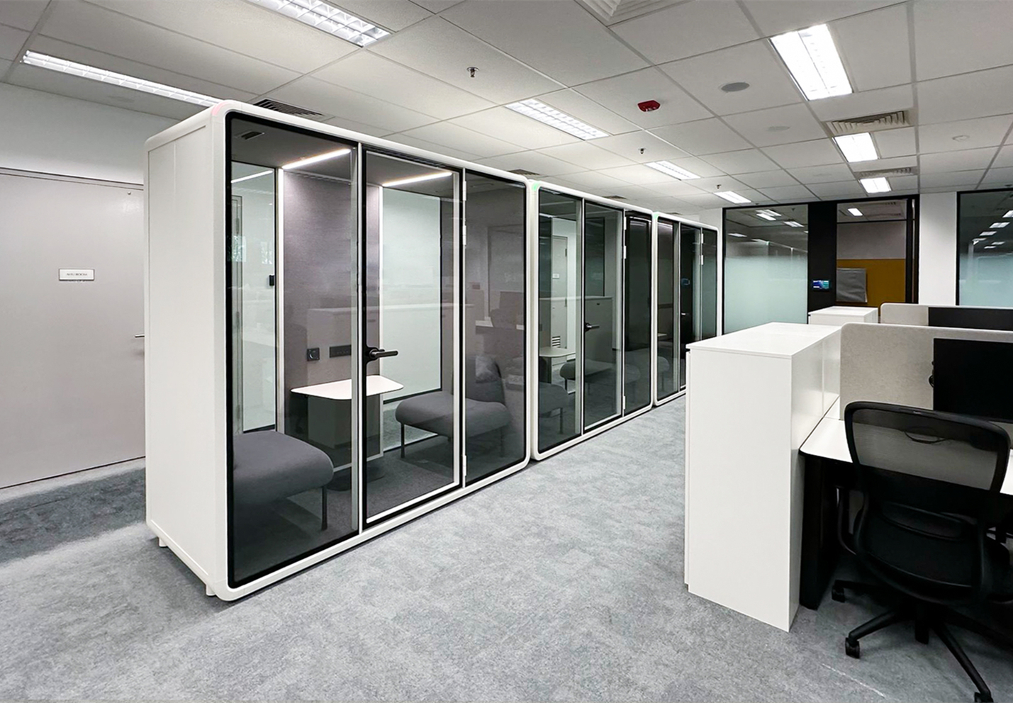 Singapore Airlines Reimagines Open Office with HECOR Office Pods